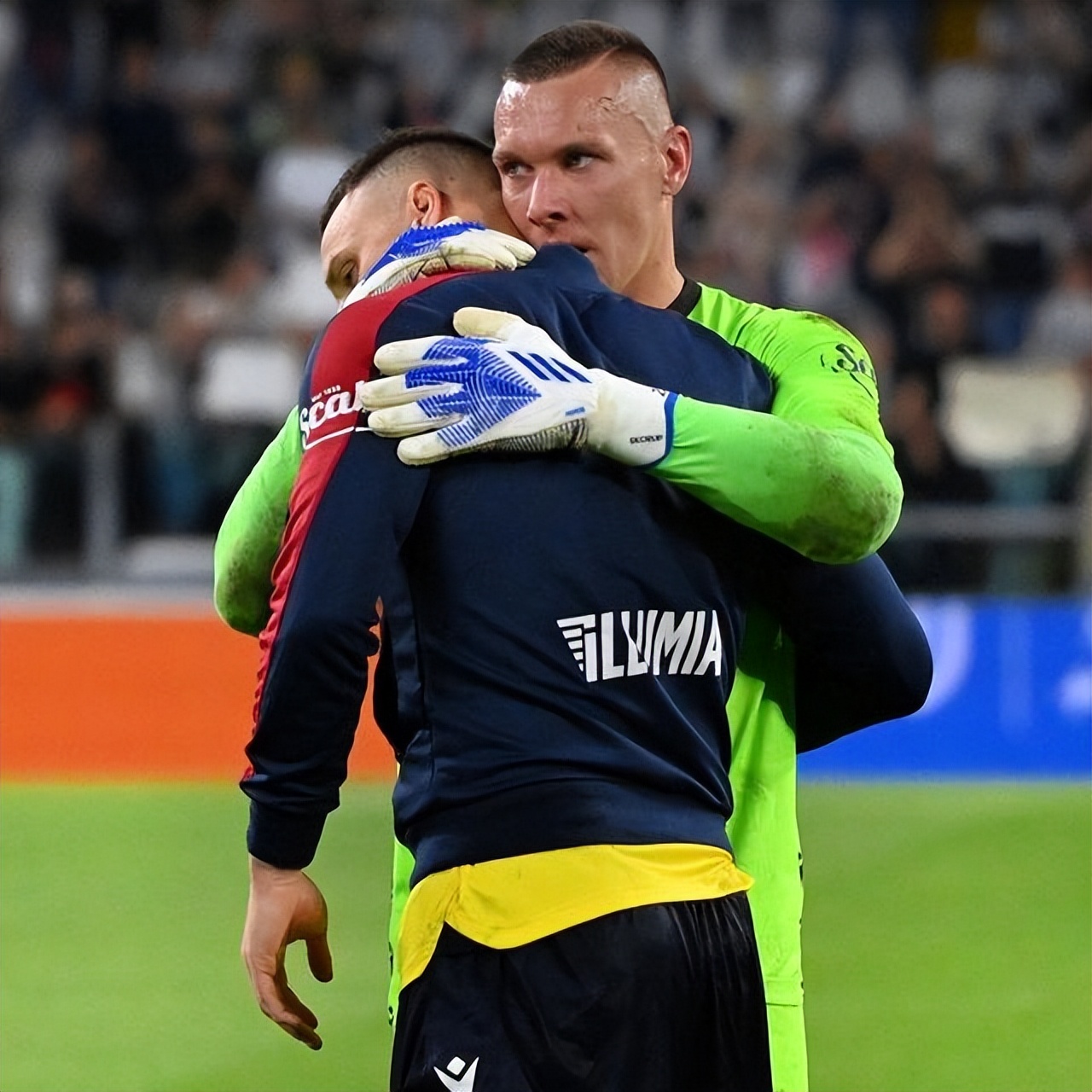 葡媒：约克雷斯现身马洛卡岛&没带女友，种种迹象证实他已单身