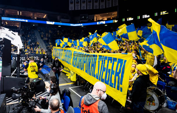 数据帝：东契奇37+8+5三分输球复刻詹皇 一人22分钟送0+0+0+0+0